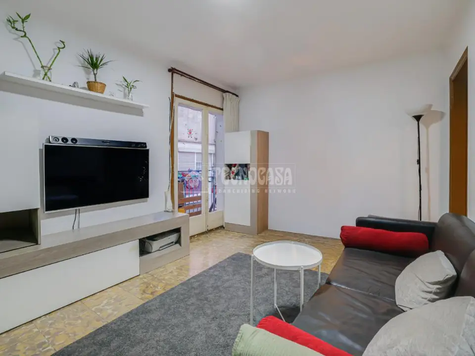 Piso en venta en Nou Barris en Les Roquetes en Barcelona