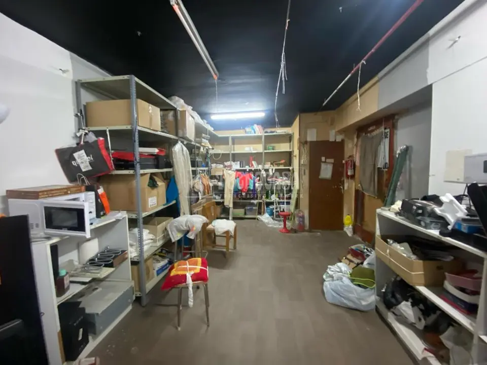 Local comercial en venta en Nou Barris en La Guineueta en Barcelona