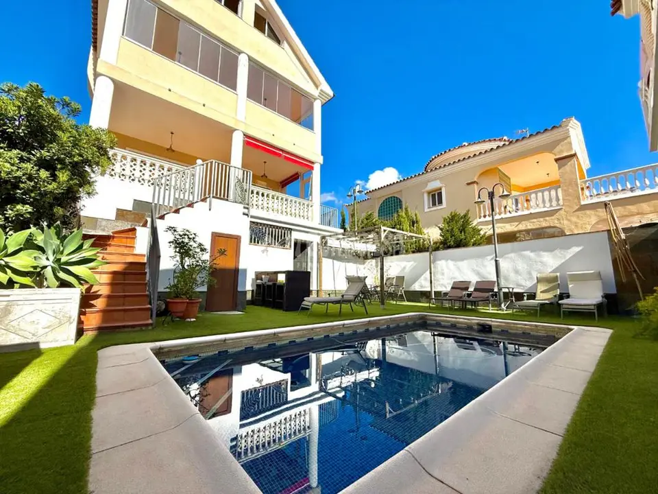 Casa en venta en C. Ficus en Benalmadena Costa