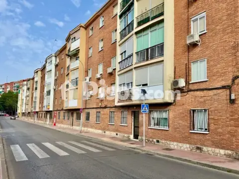 Piso en San Isidro, Estación