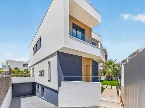 Chalet en Carrer de Lola Anglada