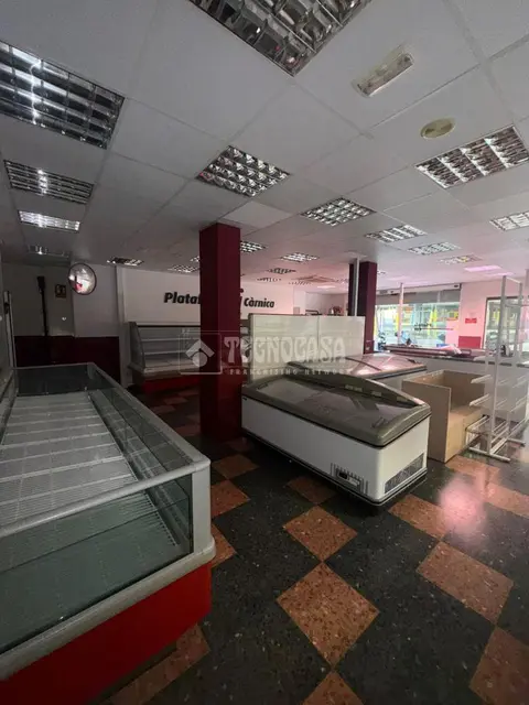 Local comercial en venta en Nou Barris en Porta en Barcelona